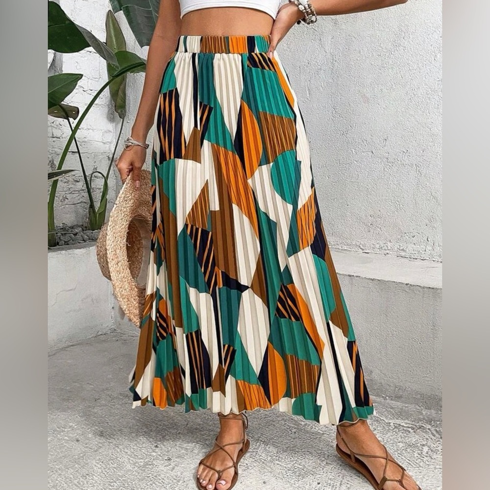 Never worn, pleated maxi skirt. Geo print. Size medium